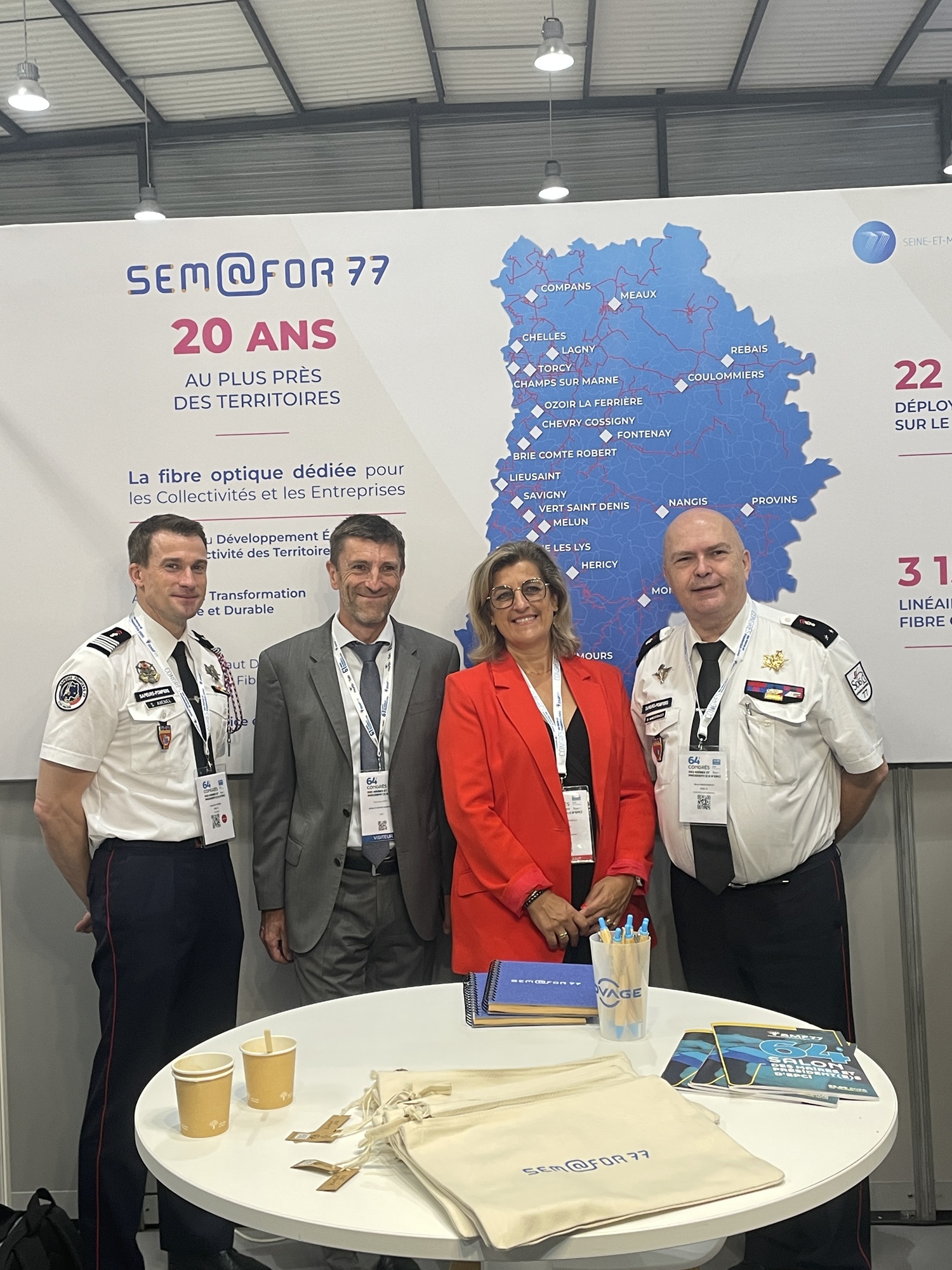 Cette journée a été rythmée par des moments forts, notamment par la visite du SDIS77 au stand de Sem@for77 dont le réseau de fibres optiques interconnecte tous les sites.