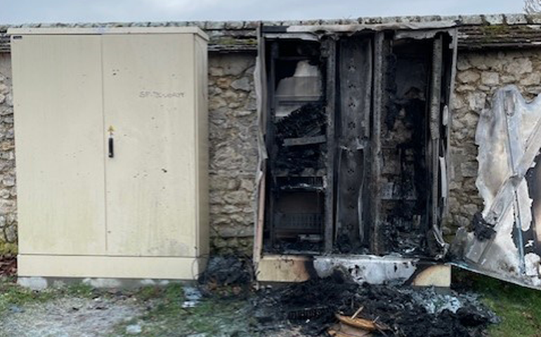 Incendie sur une armoire de fibre optique située rue Madeleine Boisset à Évry-Grégy-sur-Yerre